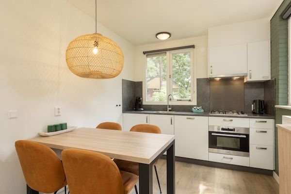 Keuken - Bungalow in Park De Peel - Autovrij Genieten in Vlierden (2)