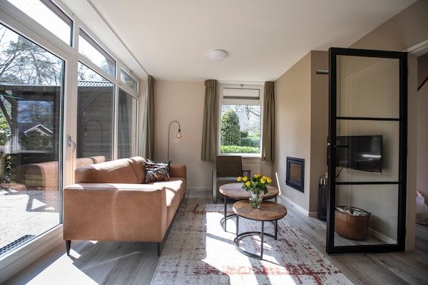 Woonkamer - Vakantiehuis in Nijmegen bij Centrum in Mook (1)