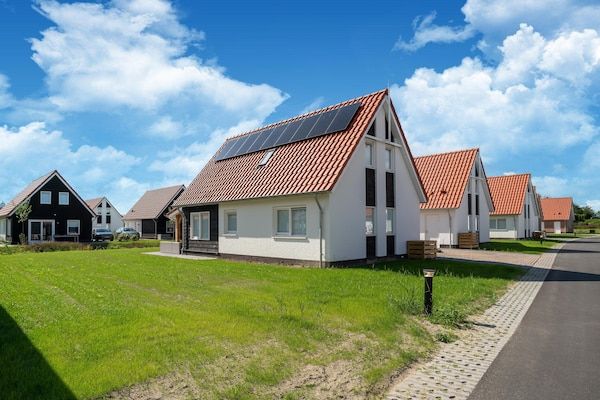 Buitenkant - Kustuitje met sauna in Scherpenisse (1)