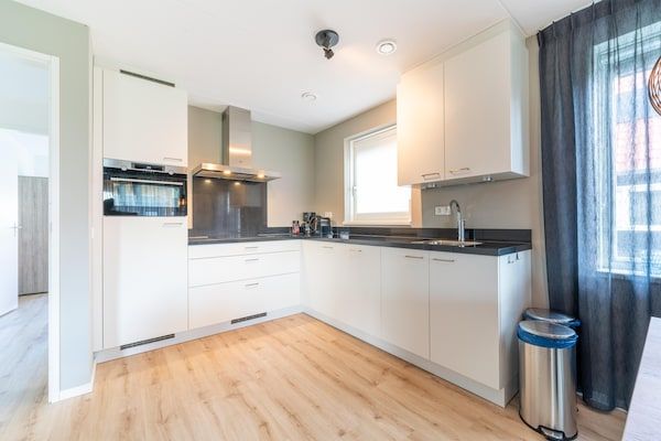 Keuken - Kustuitje met sauna in Scherpenisse (4)