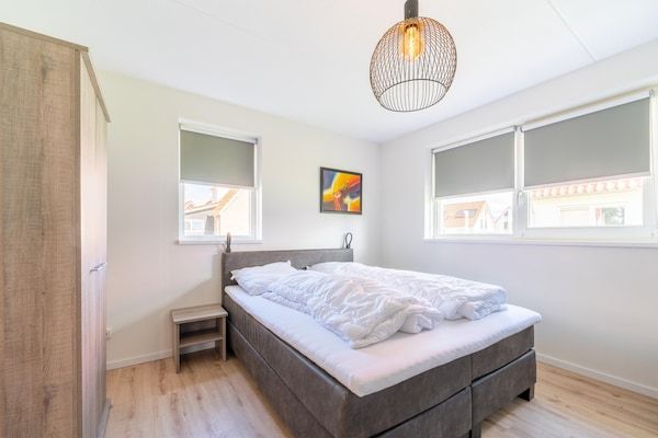 Slaapkamer - Kustuitje met sauna in Scherpenisse (5)