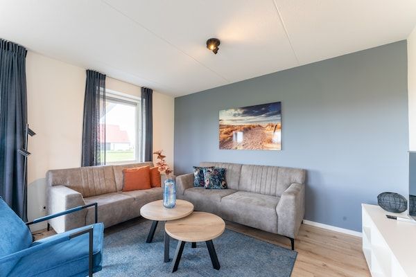 Woonkamer - Vakantiehuis bij Scherpenisse Strand in Scherpenisse (2)