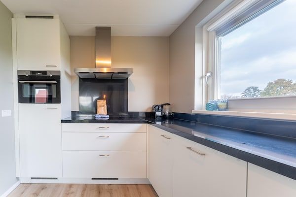 Keuken - Vakantiehuis bij Scherpenisse Strand in Scherpenisse (4)