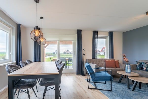 Woonkamer - Vakantiehuis bij Scherpenisse Strand in Scherpenisse (3)