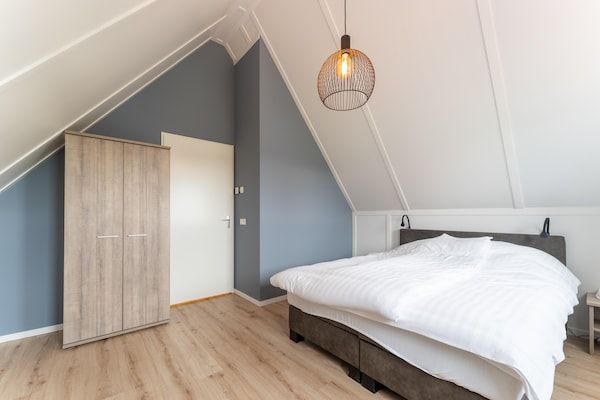 Slaapkamer - Vakantiehuis bij Scherpenisse Strand in Scherpenisse (5)