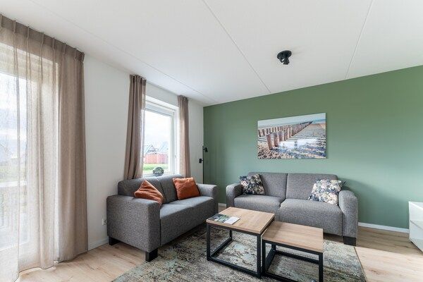 Woonkamer - Vakantiehuis bij Scherpenisse Strand in Scherpenisse (2)