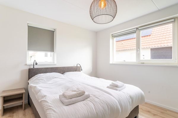 Slaapkamer - Vakantiehuis bij Scherpenisse Strand in Scherpenisse (5)
