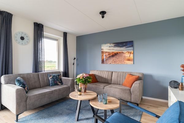 Woonkamer - Modern vakantiehuis aan zee met sauna in Scherpenisse (2)