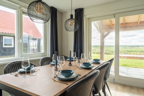 Eetkamer - Modern vakantiehuis aan zee met sauna in Scherpenisse (3)