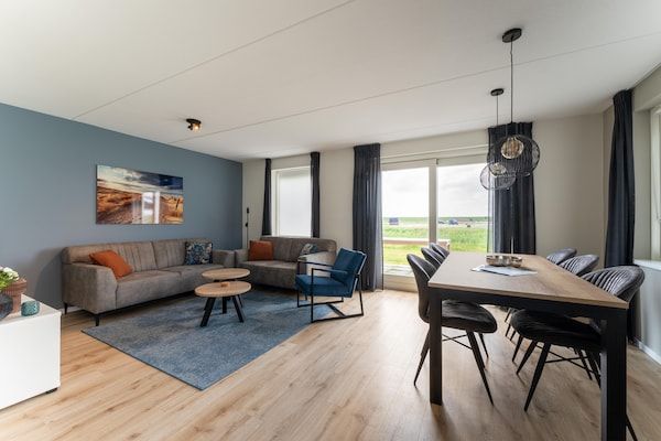 Woonkamer - Vakantiehuis bij Gorishoek Strand in Scherpenisse (2)