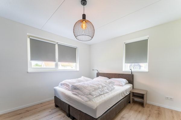 Slaapkamer - Vakantiehuis bij Gorishoek Strand in Scherpenisse (5)