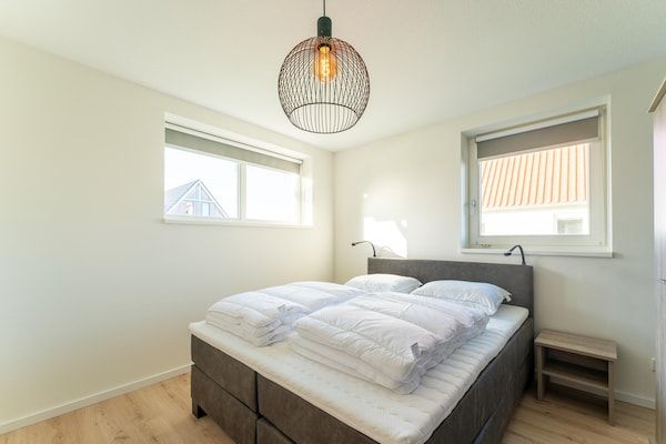 Slaapkamer - Huis bij Scherpenisse Strand met Tuin in Scherpenisse (5)