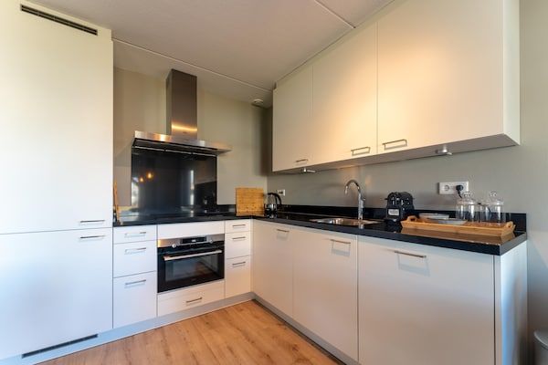 Keuken - Huis bij Scherpenisse Strand met Tuin in Scherpenisse (4)