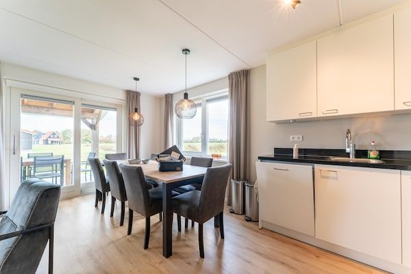 Eetkamer - Vakantiehuis in Scherpenisse in Scherpenisse (2)