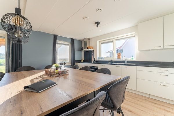 Keuken - Vrijstaande villa met tuin, uitzicht en privacy in Scherpenisse (4)