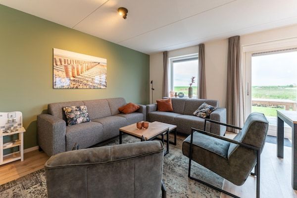 Woonkamer - Vakantiehuis in Zeeland bij natuurgebied in Scherpenisse (2)