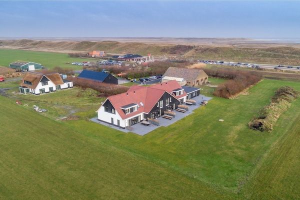 Buitenkant - Villa op Texel bij Krimbos natuurgebied in De Cocksdorp (4)