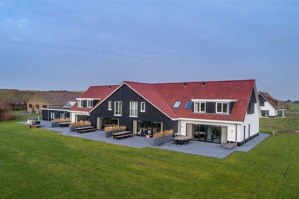 Buitenkant - Villa op Texel bij Krimbos natuurgebied in De Cocksdorp (1)