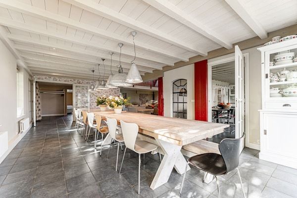 Eetkamer - Ruime Vakantiewoning De Pauwenhof in Heiloo (3)