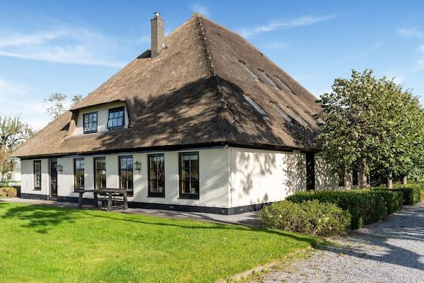 Buitenkant - Ruime Vakantiewoning De Pauwenhof in Heiloo (1)