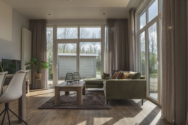 Woonkamer - Vakantiehuis in Overijssel met Tuinterras in Zuna (3)