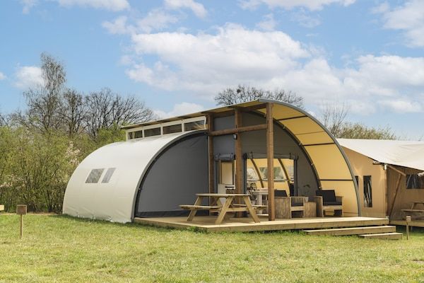 Buitenkant - Glamping Tent in Nederland met Pop-Up Sfeer in Zuna (1)