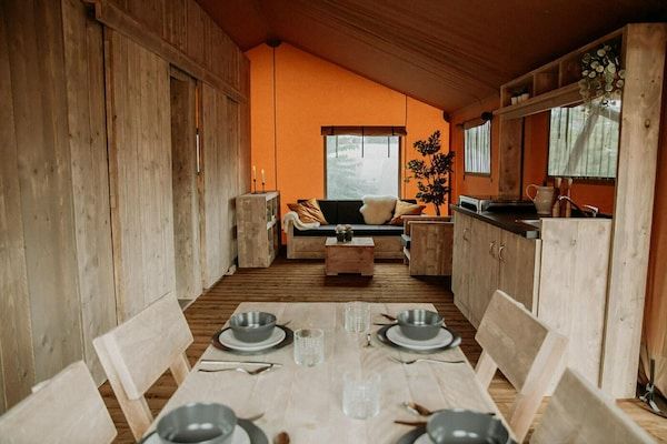 Eetkamer - Safaritent met zwembadtoegang in Zuna (3)