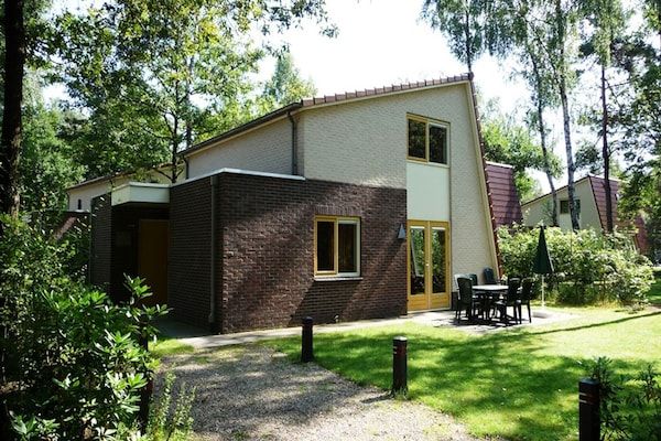 Buitenkant - Moderne Villa Nabij Veluwe in Hoenderloo (2)