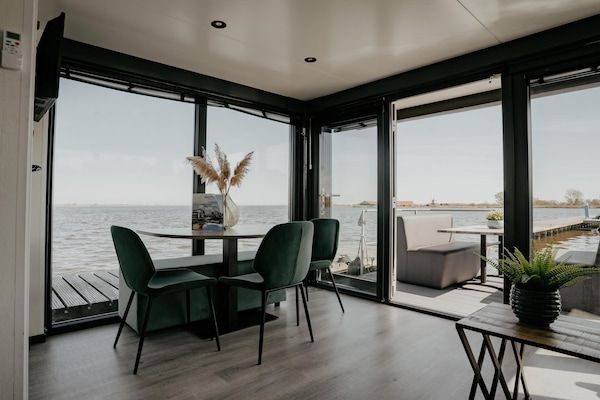 Eetkamer - Luxe woonbootvakantie in Uitgeest (3)