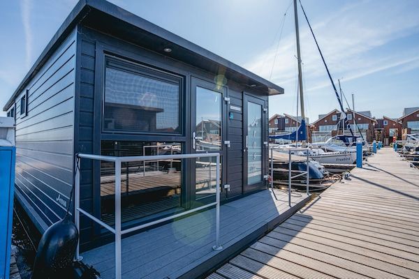 Buitenkant - Luxe woonbootvakantie in Uitgeest (1)