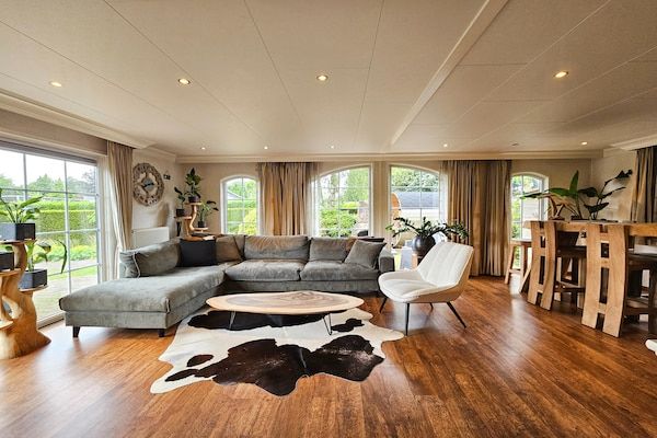 Woonkamer - Boshut met huisdieren in Voorthuizen (3)