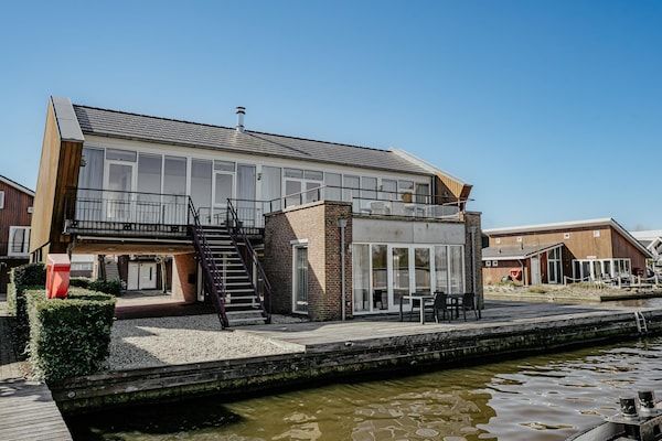 Buitenkant - Penthouse met uitzicht op het meer in Uitgeest (1)