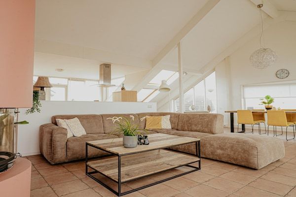 Woonkamer - Penthouse met uitzicht op het meer in Uitgeest (2)