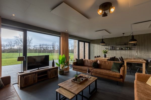 Woonkamer - Vakantiehuis in Schorre bij Strand & Duinen in Vrouwenpolder (2)