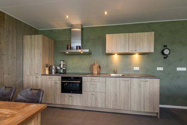 Keuken - Vakantiehuis in Schorre bij Strand & Duinen in Vrouwenpolder (5)
