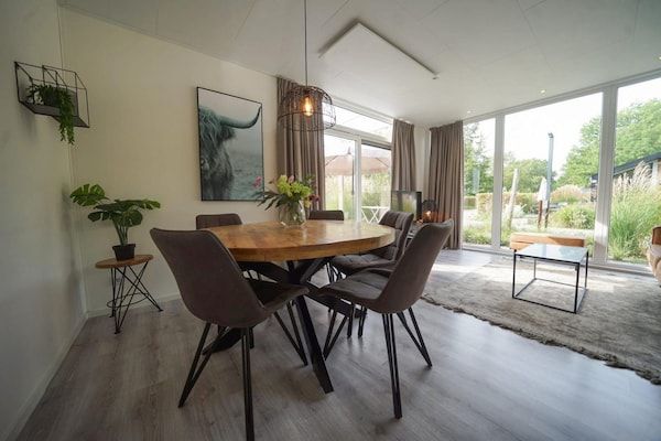 Eetkamer - Eftelingchalet in Kaatsheuvel in Kaatsheuvel (4)
