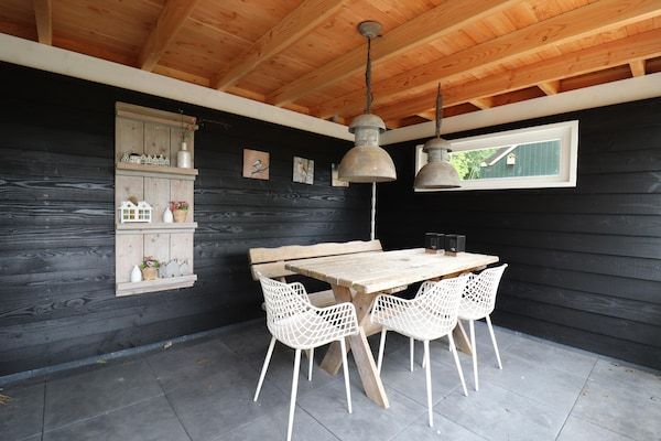 Terras - Vakantiehuis in Reutum met Vijver en Paden in Reutum (5)