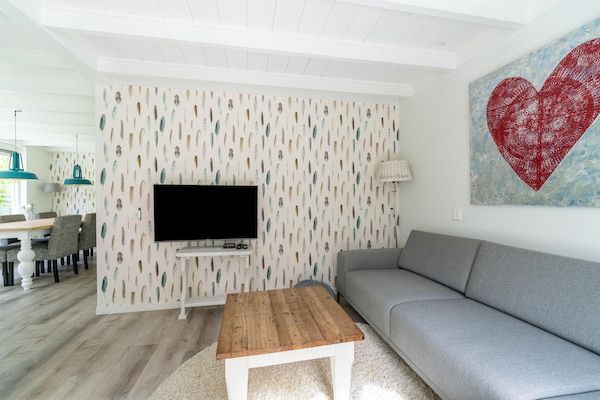 Woonkamer - Vakantiehuis in Reutum met Vijver en Paden in Reutum (1)