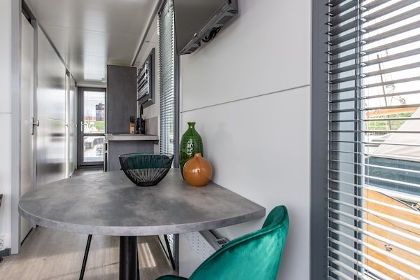 Eetkamer - Waterlodge in Kamperland bij Veerse Meer in Kamperland (4)