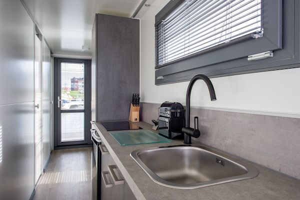 Keuken - Waterlodge Kamperland met Uitzicht Terras in Kamperland (5)
