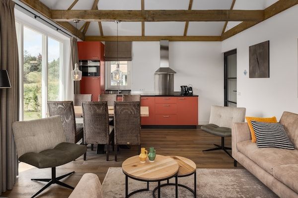 Woonkamer - Villa in Someren bij Somerense Heide in Someren (3)