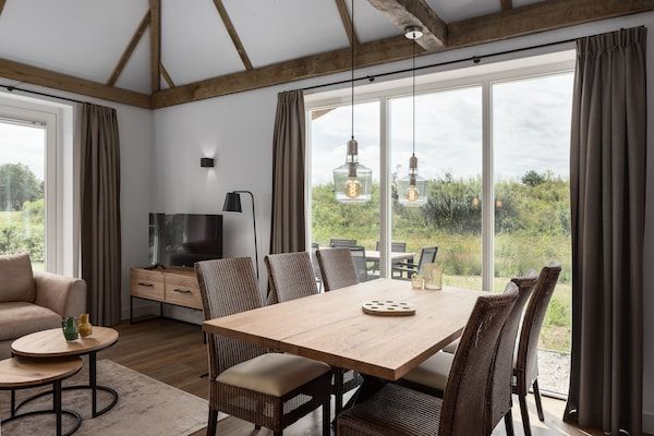 Eetkamer - Villa in Someren bij Somerense Heide in Someren (4)