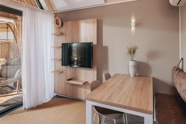 Woonkamer - Tiny House in Nieuwvliet-Bad bij Strand in Nieuwvliet-Bad (4)