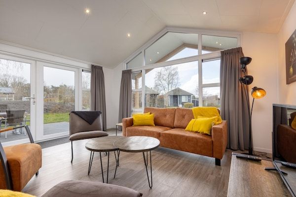 Woonkamer - Schilderachtig toevluchtsoord aan het meer in Hoge Hexel (1)