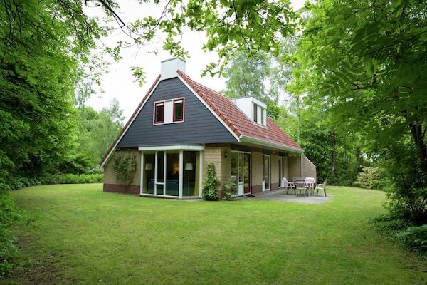 Buitenkant - Vakantiehuis bij Lemelerberg Natuurgebied in Overijssel (1)