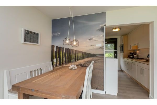 Woonkamer - Appartement in Vlissingen bij het strand in Vlissingen (5)