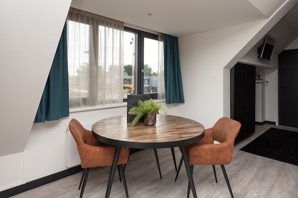 Woonkamer - Studio in Domburg bij Strand en Golf in Renesse (5)