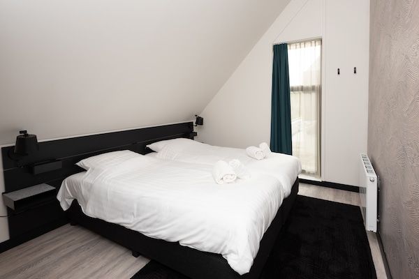 Slaapkamer - Appartement in Renesse bij het Strand in Renesse (3)