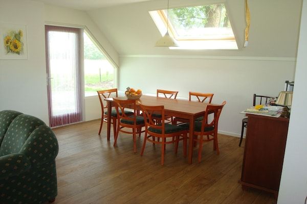 Eetkamer - Rustgevend vakantiehuis in Lemele in Lemele (3)