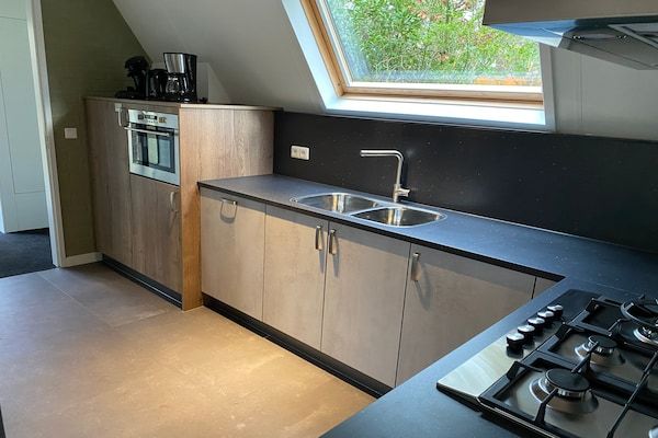 Keuken - Vakantiehuis bij Nationaal Park Biesbosch in Oosterhout (4)